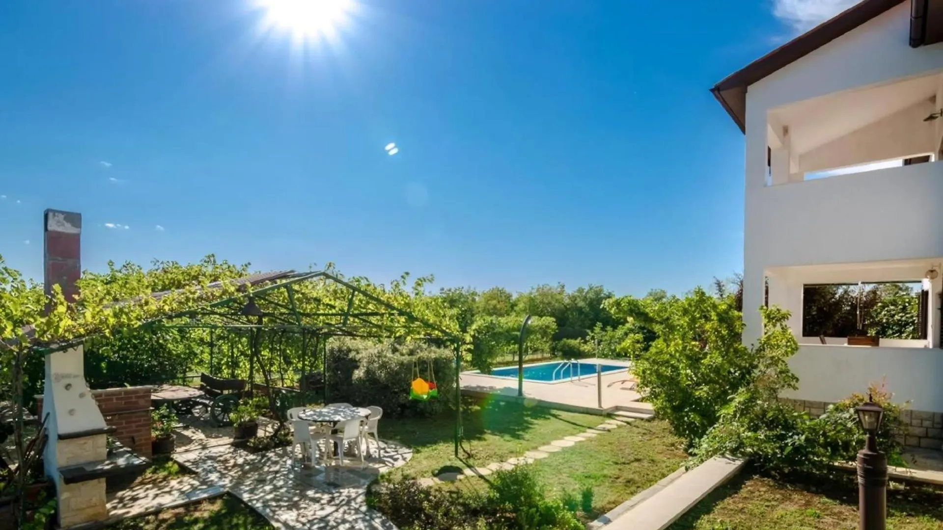 Attraktive Wohnung Mit Privatem Pool contacts